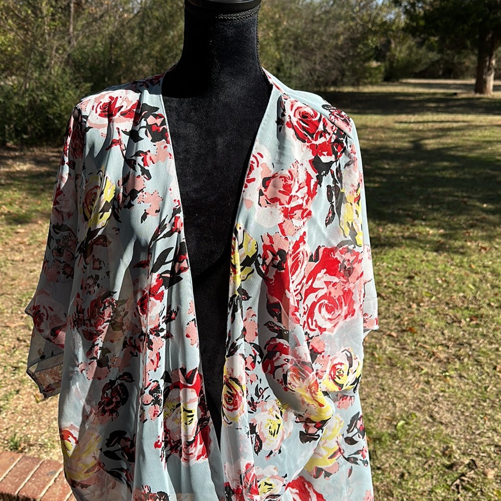 NWT kimono duster jacket sky blue floral 35” long, free size L-XL 60” new topper - Picture 5 of 14